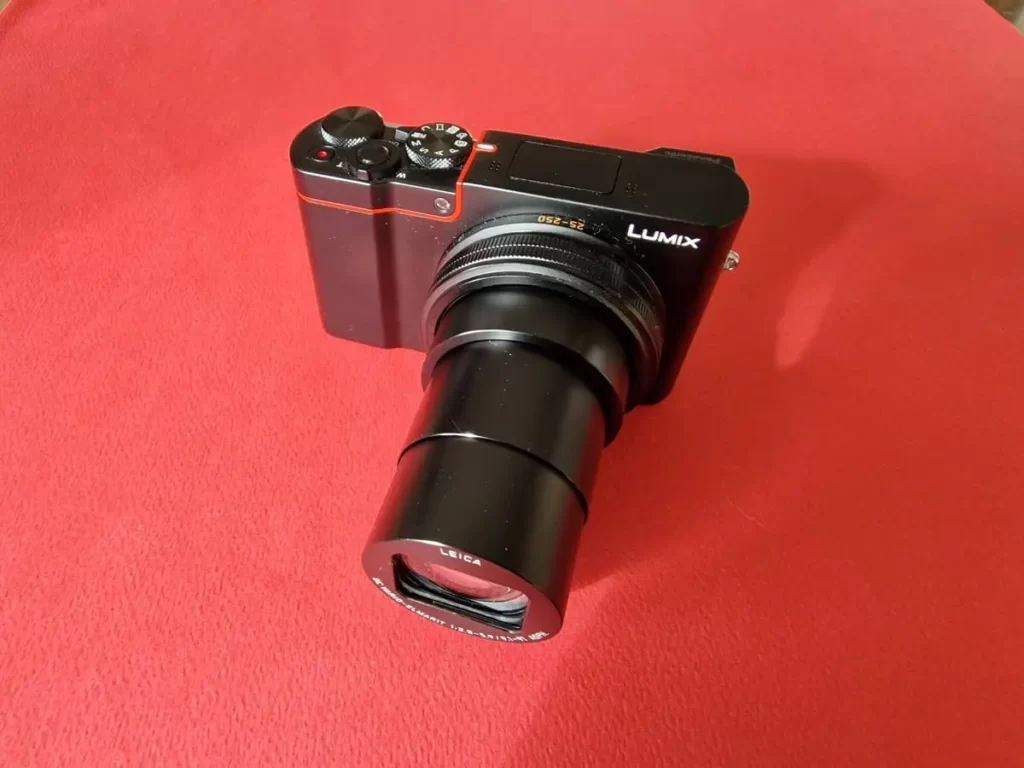LUMIX TZ101, un appareil photo compact idéal pour les détectives privés.